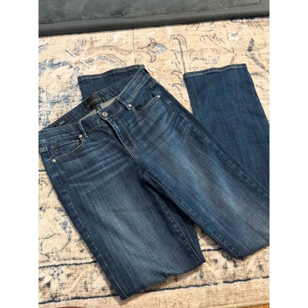 White House black market mid rise bootcut jeans sz 2